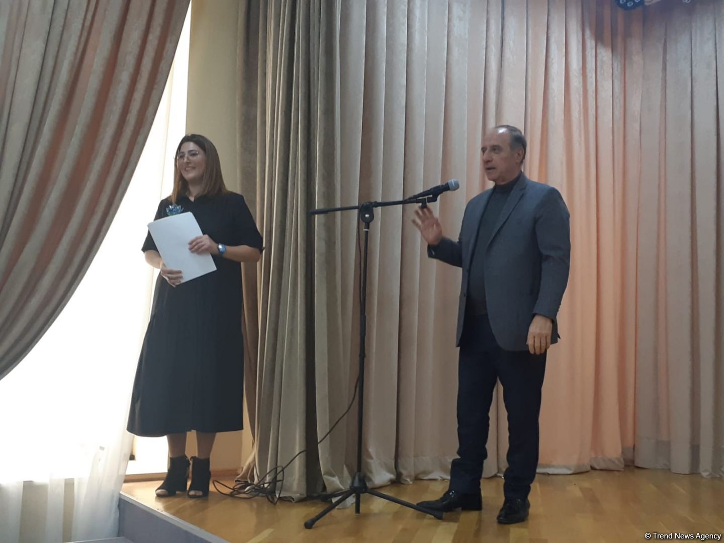 Лучший подарок ко дню рождения народного художника Арифа Гусейнова – выставка работ юных авторов (ФОТО)