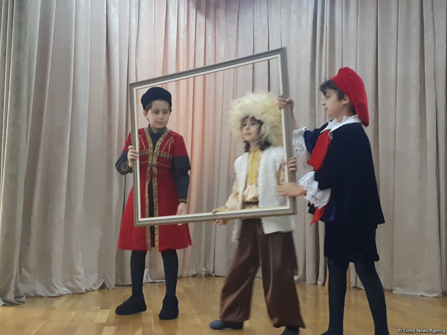 Лучший подарок ко дню рождения народного художника Арифа Гусейнова – выставка работ юных авторов (ФОТО)