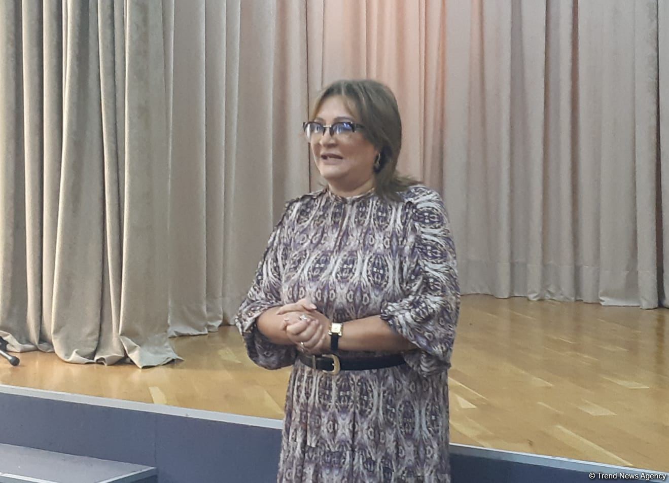 Лучший подарок ко дню рождения народного художника Арифа Гусейнова – выставка работ юных авторов (ФОТО)