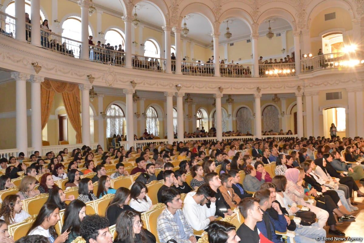 Красота оркестровых красок и жанровое многообразие. В Баку отметили 100-летие Фикрета Амирова (ФОТО/ВИДЕО)