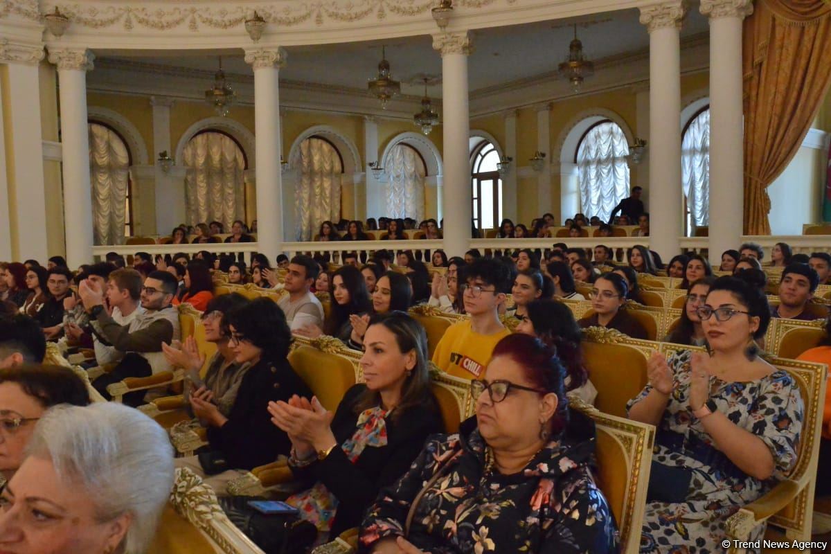 Красота оркестровых красок и жанровое многообразие. В Баку отметили 100-летие Фикрета Амирова (ФОТО/ВИДЕО)