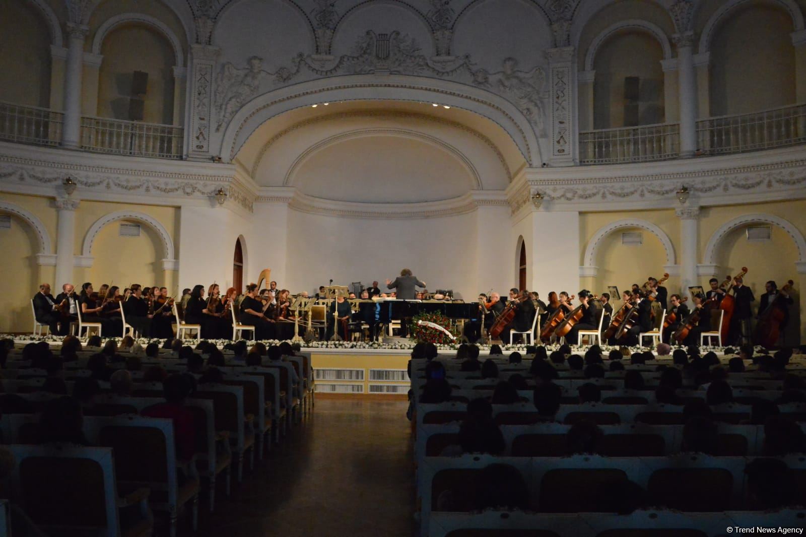 Красота оркестровых красок и жанровое многообразие. В Баку отметили 100-летие Фикрета Амирова (ФОТО/ВИДЕО)