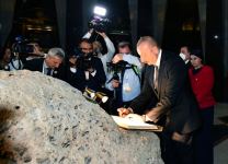 President Ilham Aliyev visits Martyrs Memorial, National Museum of Moudjahid in Algiers (PHOTO/VIDEO)