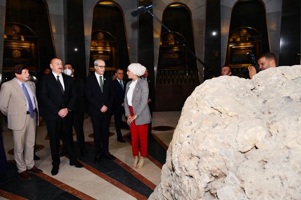 President Ilham Aliyev visits Martyrs Memorial, National Museum of Moudjahid in Algiers (PHOTO/VIDEO)