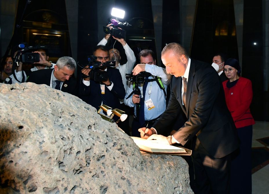 President Ilham Aliyev visits Martyrs Memorial, National Museum of Moudjahid in Algiers (PHOTO/VIDEO)
