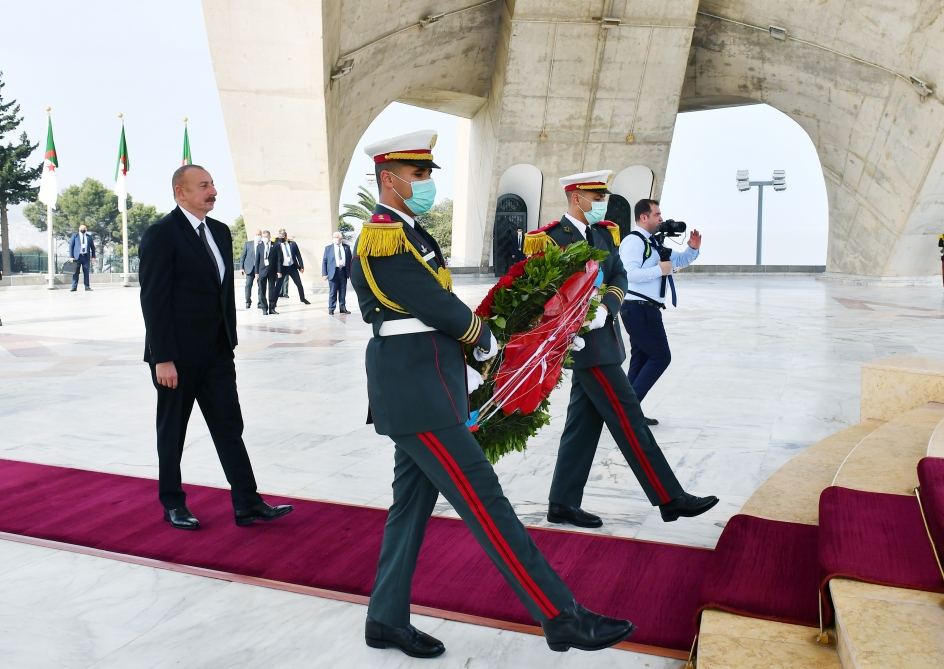 President Ilham Aliyev visits Martyrs Memorial, National Museum of Moudjahid in Algiers (PHOTO/VIDEO)