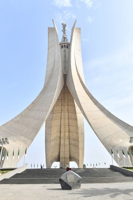 President Ilham Aliyev visits Martyrs Memorial, National Museum of Moudjahid in Algiers (PHOTO/VIDEO)