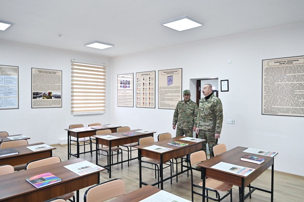 President Ilham Aliyev views conditions created at newly commissioned military unit of Defense Ministry in Fuzuli district (PHOTO/VIDEO)