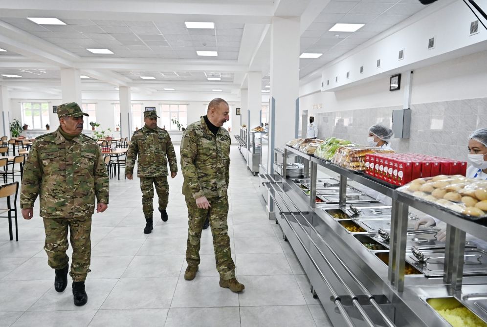 President Ilham Aliyev views conditions created at newly commissioned military unit of Defense Ministry in Fuzuli district (PHOTO/VIDEO)