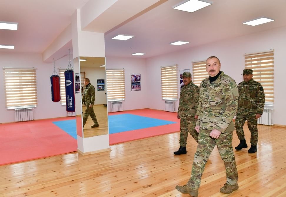 President Ilham Aliyev views conditions created at newly commissioned military unit of Defense Ministry in Fuzuli district (PHOTO/VIDEO)