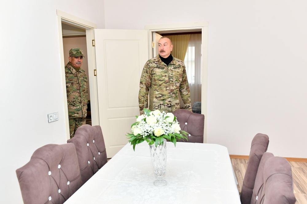 President Ilham Aliyev views conditions created at newly commissioned military unit of Defense Ministry in Fuzuli district (PHOTO/VIDEO)
