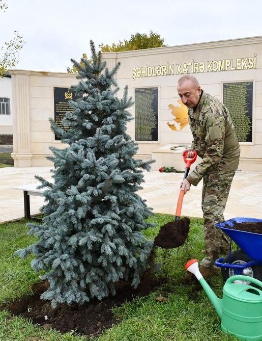 President Ilham Aliyev views conditions created at newly commissioned military unit of Defense Ministry in Fuzuli district (PHOTO/VIDEO)