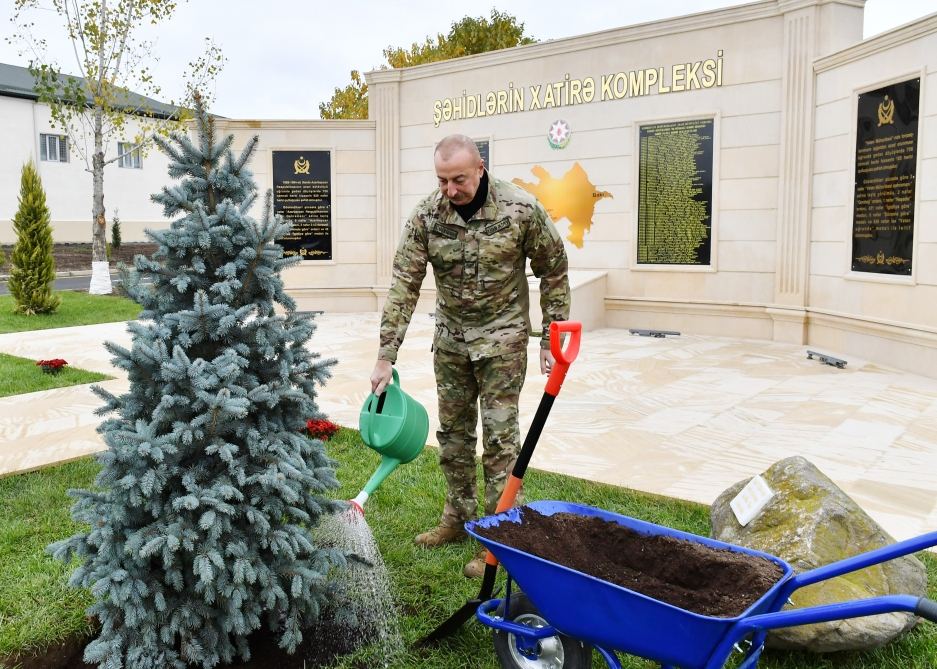 President Ilham Aliyev views conditions created at newly commissioned military unit of Defense Ministry in Fuzuli district (PHOTO/VIDEO)