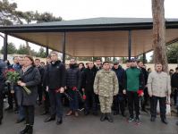 В связи с Днем Победы Азербайджана посещаются могилы шехидов во II Аллее почетного захоронения в Баку (ФОТО)