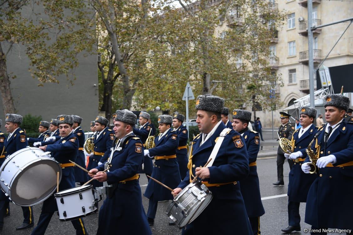 Procession with military bands in Baku on occasion of Victory Day (PHOTO/VIDEO)