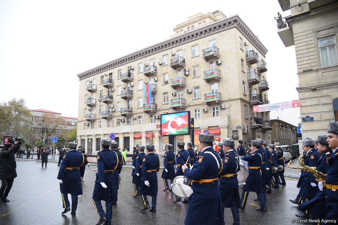 Procession with military bands in Baku on occasion of Victory Day (PHOTO/VIDEO)