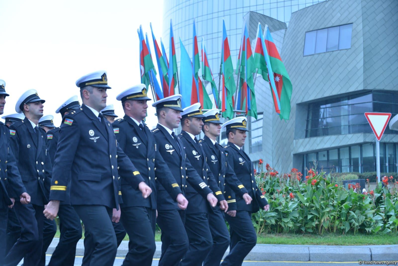 Procession with military bands in Baku on occasion of Victory Day (PHOTO/VIDEO)