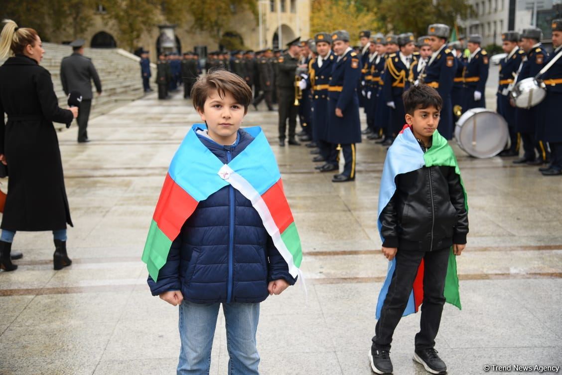 Procession with military bands in Baku on occasion of Victory Day (PHOTO/VIDEO)