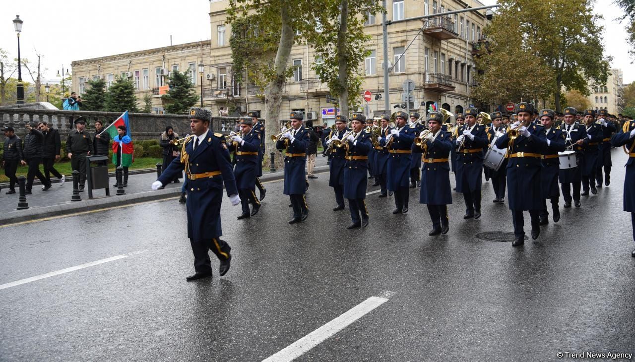 Procession with military bands in Baku on occasion of Victory Day (PHOTO/VIDEO)