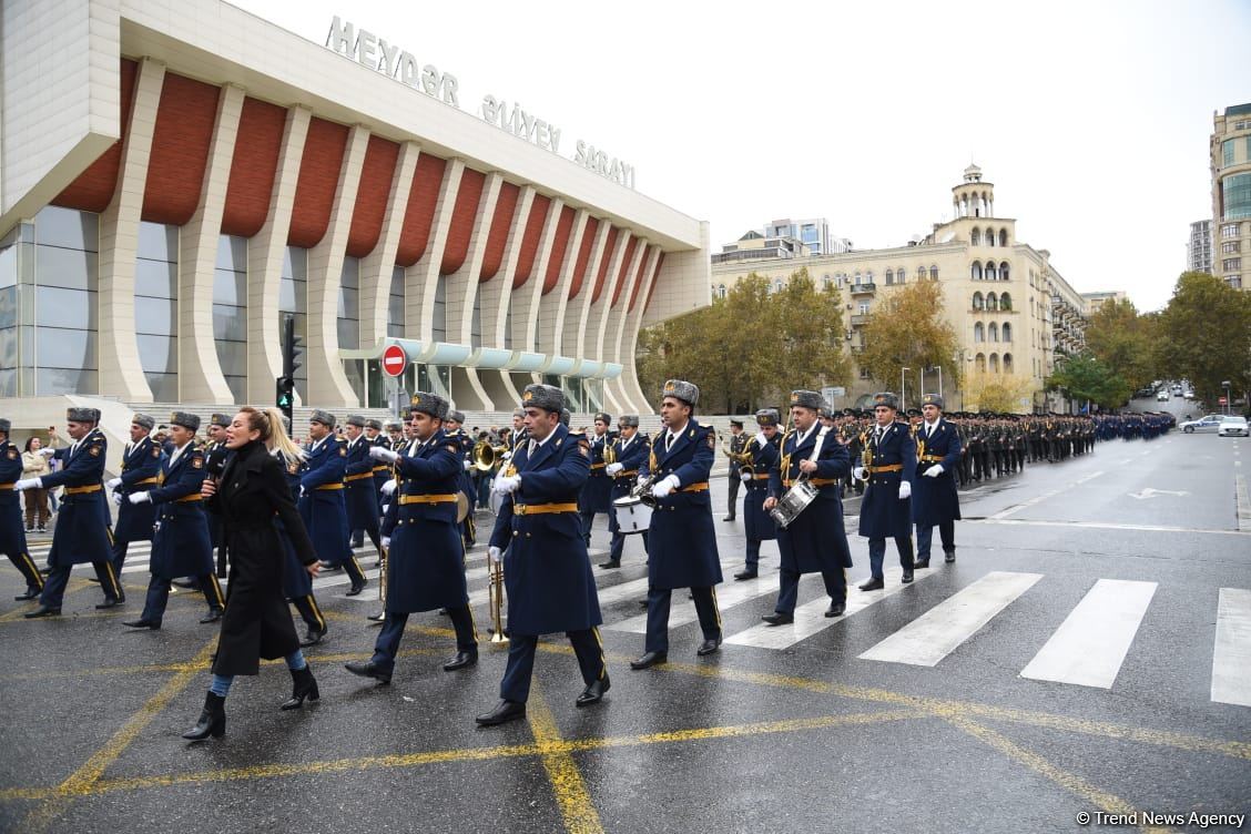 Procession with military bands in Baku on occasion of Victory Day (PHOTO/VIDEO)