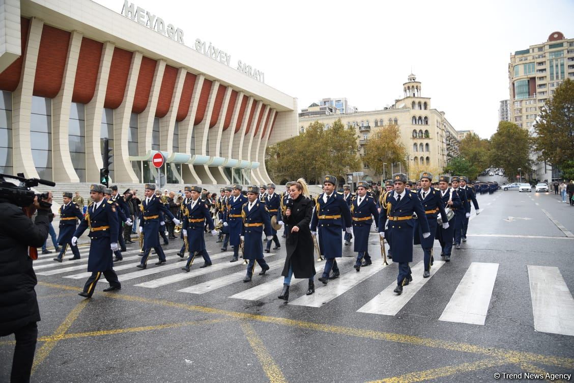 Procession with military bands in Baku on occasion of Victory Day (PHOTO/VIDEO)