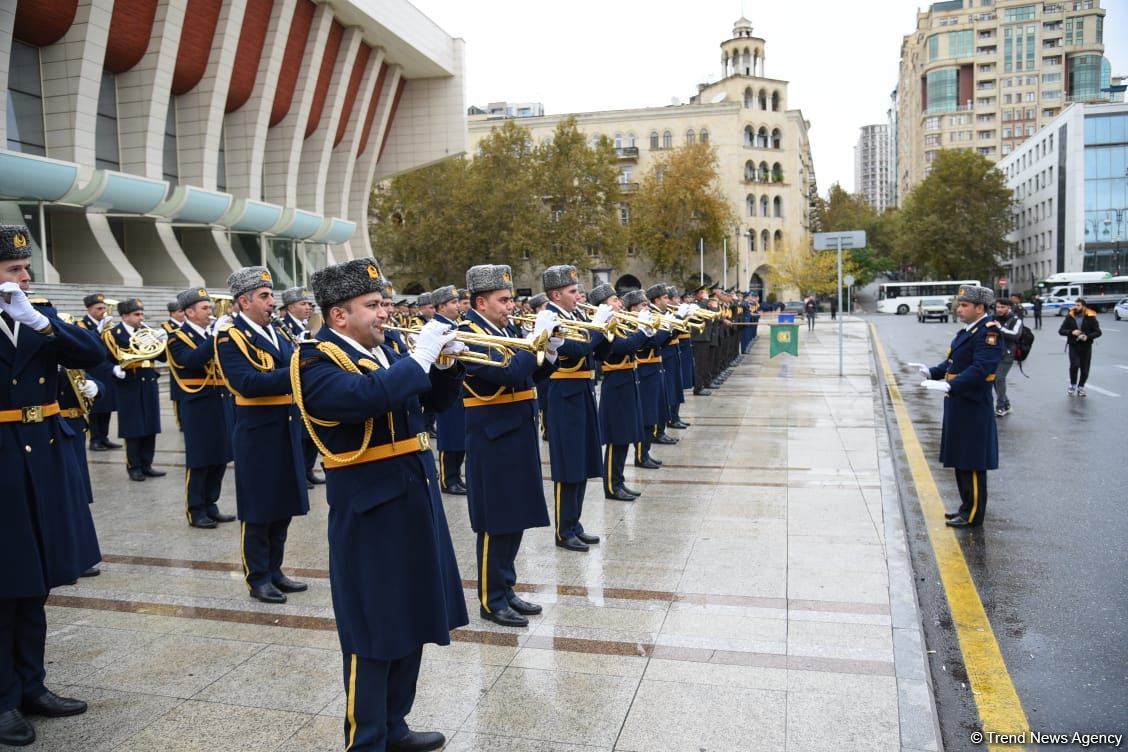 Procession with military bands in Baku on occasion of Victory Day (PHOTO/VIDEO)
