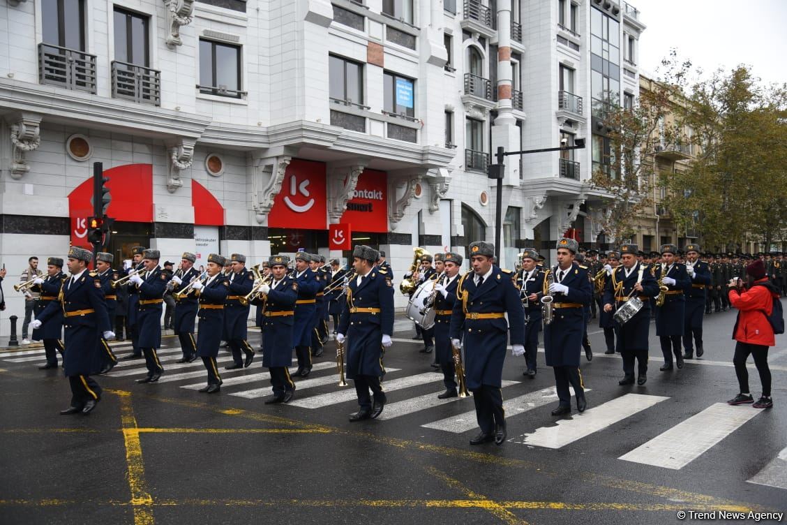 Procession with military bands in Baku on occasion of Victory Day (PHOTO/VIDEO)