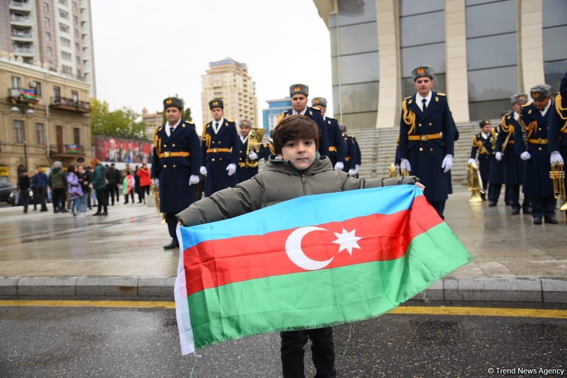 Procession with military bands in Baku on occasion of Victory Day (PHOTO/VIDEO)