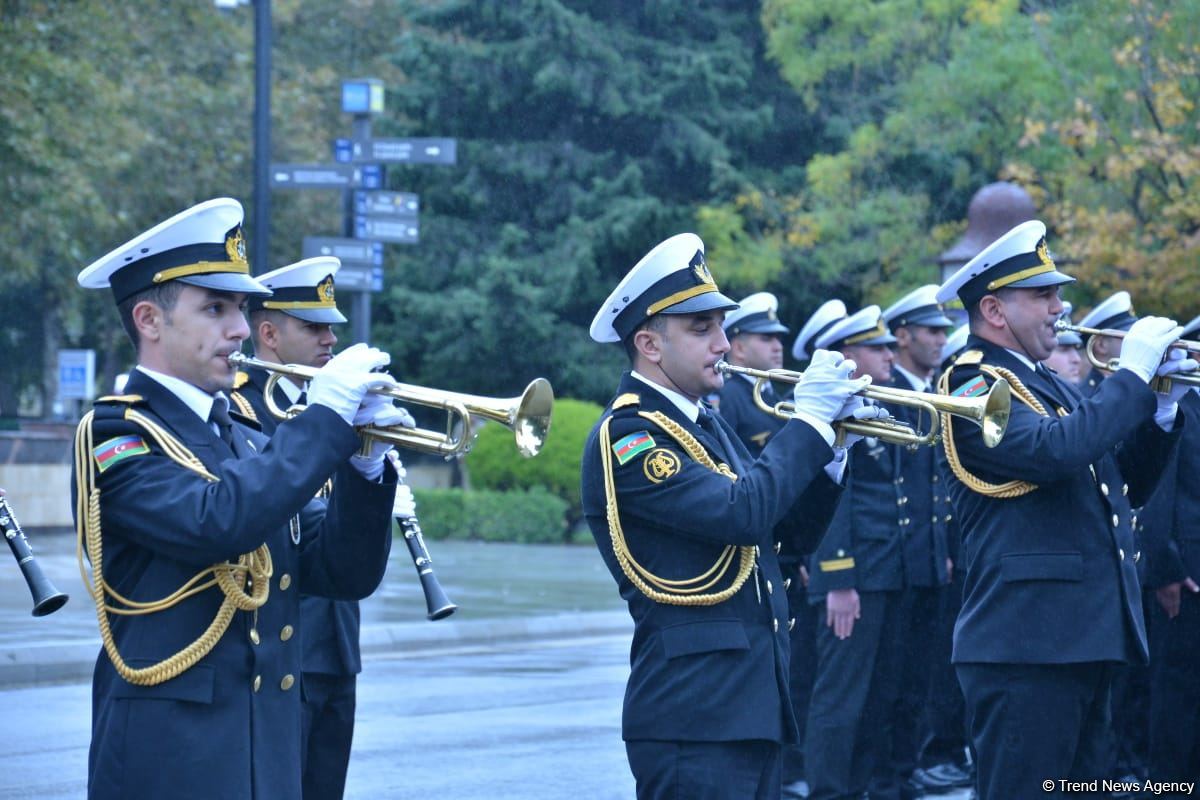 Procession with military bands in Baku on occasion of Victory Day (PHOTO/VIDEO)