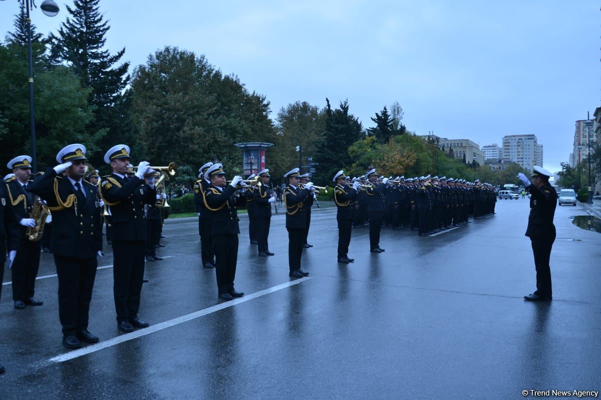 Procession with military bands in Baku on occasion of Victory Day (PHOTO/VIDEO)