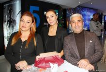 Xoşbəxt olun! В Баку провели свадьбу в стиле 90-х – палатка, кукла на капоте машины и гламурные гости (ФОТО)