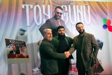Xoşbəxt olun! В Баку провели свадьбу в стиле 90-х – палатка, кукла на капоте машины и гламурные гости (ФОТО)