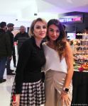 Xoşbəxt olun! В Баку провели свадьбу в стиле 90-х – палатка, кукла на капоте машины и гламурные гости (ФОТО)