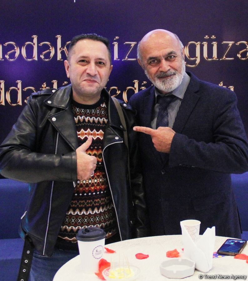 Xoşbəxt olun! В Баку провели свадьбу в стиле 90-х – палатка, кукла на капоте машины и гламурные гости (ФОТО)