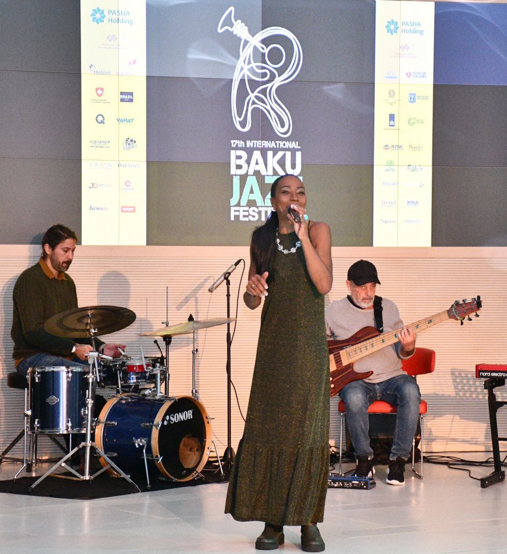 На открытии Baku Jazz Festival выступили обладатель Grammy Грегори Марет и бразильская дива Элоиза Лоуренсо (ФОТО)