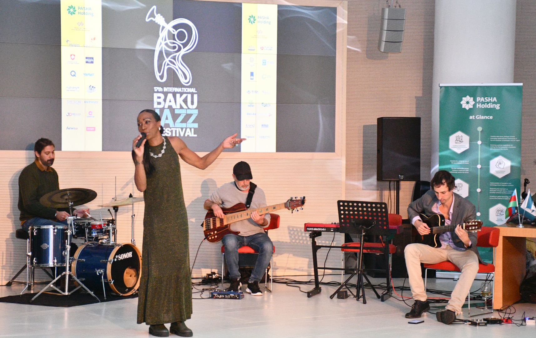 На открытии Baku Jazz Festival выступили обладатель Grammy Грегори Марет и бразильская дива Элоиза Лоуренсо (ФОТО)