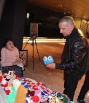 Таланты искренних сердец! В Баку открылась выставка работ особенных людей с участием звезды сериала "Долина волков" (ФОТО)