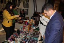 Таланты искренних сердец! В Баку открылась выставка работ особенных людей с участием звезды сериала "Долина волков" (ФОТО)