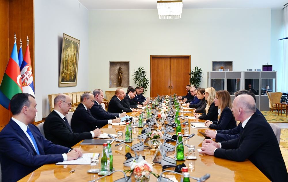 President Ilham Aliyev holds expanded meeting with Serbian PM (PHOTO/VIDEO)