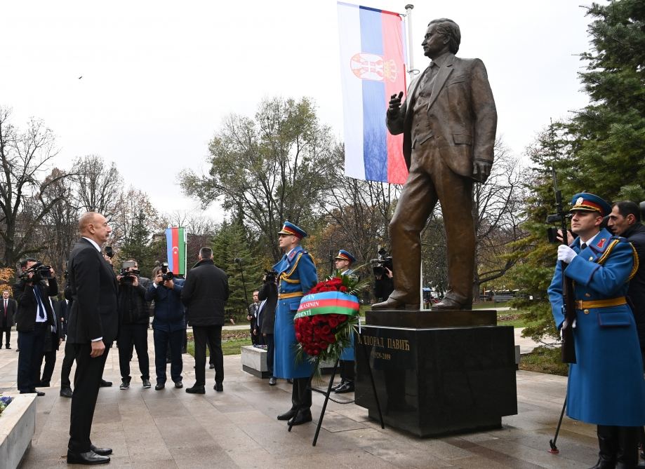 President Ilham Aliyev visits monuments to national leader Heydar Aliyev, Milorad Pavic in Tasmajdan park in Belgrade (PHOTO/VIDEO)