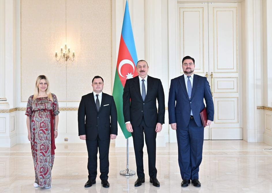 President Ilham Aliyev receives credentials of Moldova's new ambassador (PHOTO/VIDEO)