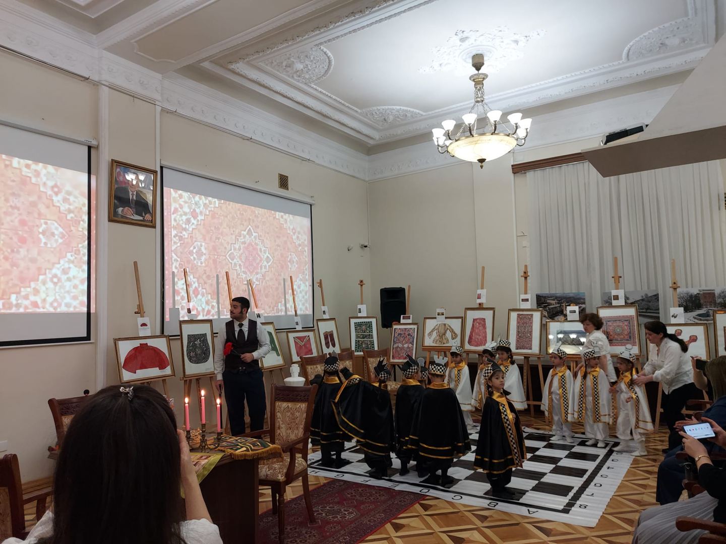 Ручные работы Хуршидбану Натаван в произведениях художников (ФОТО)