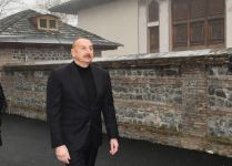 Президент Ильхам Алиев и Первая леди Мехрибан Алиева ознакомились с ремонтно-реставрационными работами, проводимыми на территории Шекинского национального историко-архитектурного заповедника «Юхары Баш» (ФОТО/ВИДЕО)
