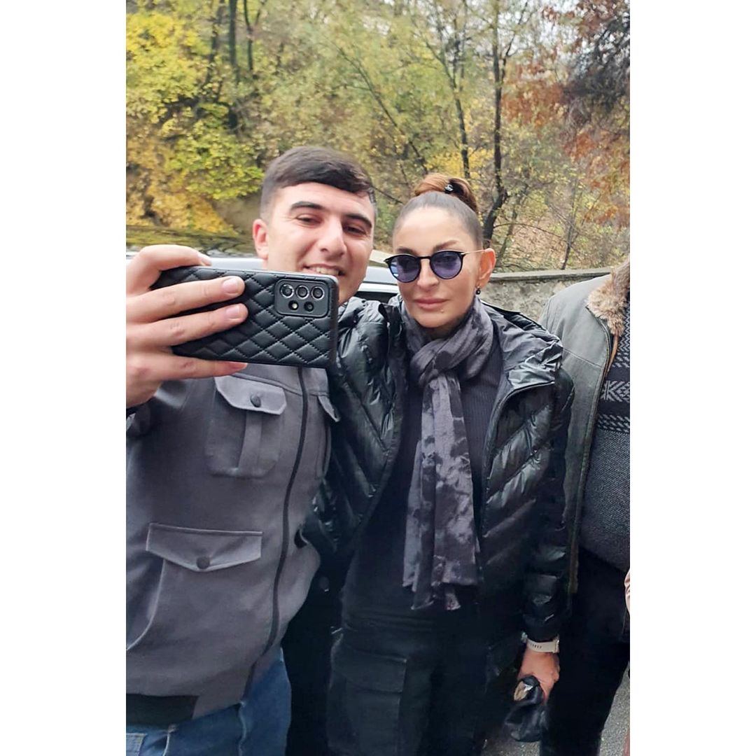 Президент Ильхам Алиев и Первая леди Мехрибан Алиева встретились и побеседовали с жителями города Шеки (ФОТО)