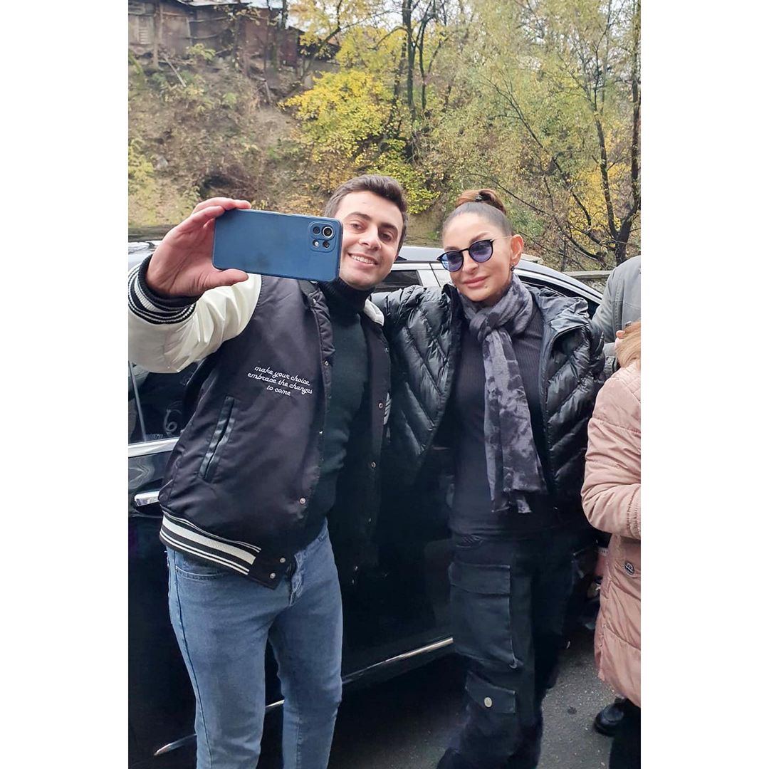 Президент Ильхам Алиев и Первая леди Мехрибан Алиева встретились и побеседовали с жителями города Шеки (ФОТО)