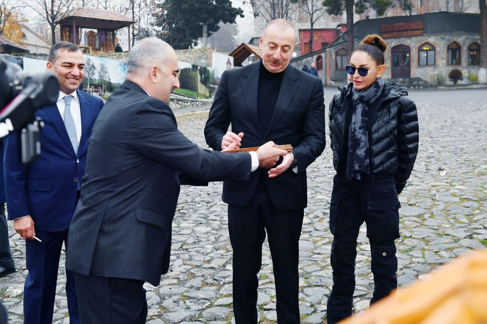 Президент Ильхам Алиев и Первая леди Мехрибан Алиева ознакомились с ремонтно-реставрационными работами, проводимыми на территории Шекинского национального историко-архитектурного заповедника «Юхары Баш» (ФОТО/ВИДЕО)