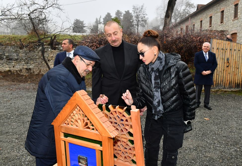 Президент Ильхам Алиев и Первая леди Мехрибан Алиева ознакомились с ремонтно-реставрационными работами, проводимыми на территории Шекинского национального историко-архитектурного заповедника «Юхары Баш» (ФОТО/ВИДЕО)
