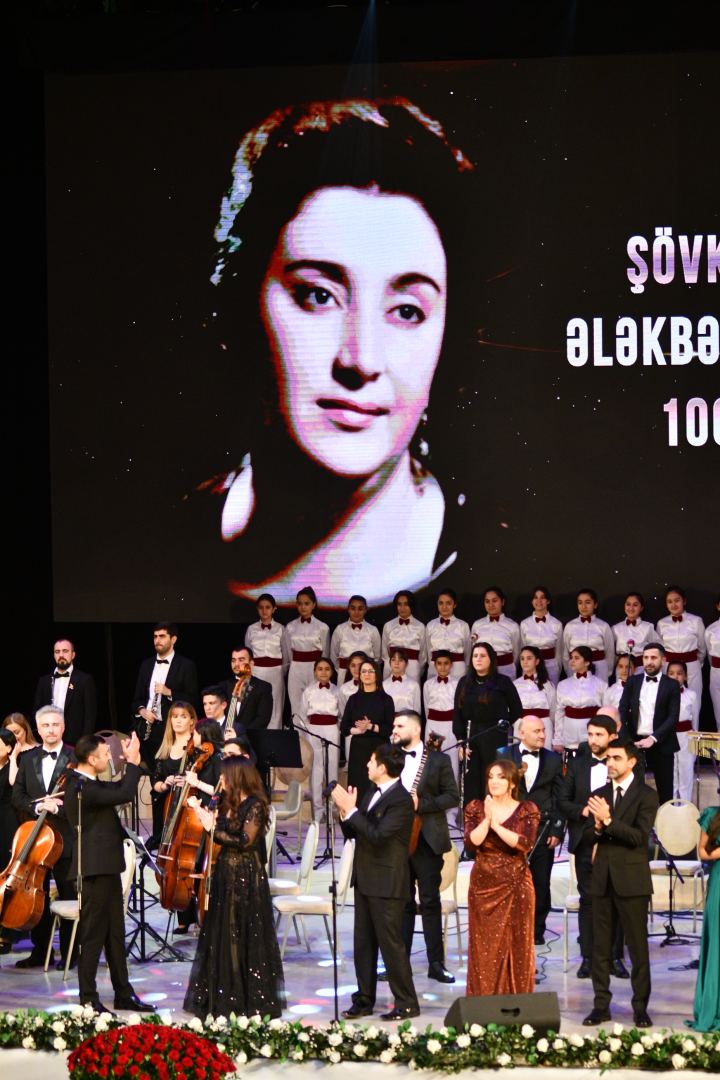 Внучка Шовкет Алекперовой – Шовкет исполняет "Шовкет". 100-летие легендарной певицы во Дворце Гейдара Алиева (ВИДЕО, ФОТО)