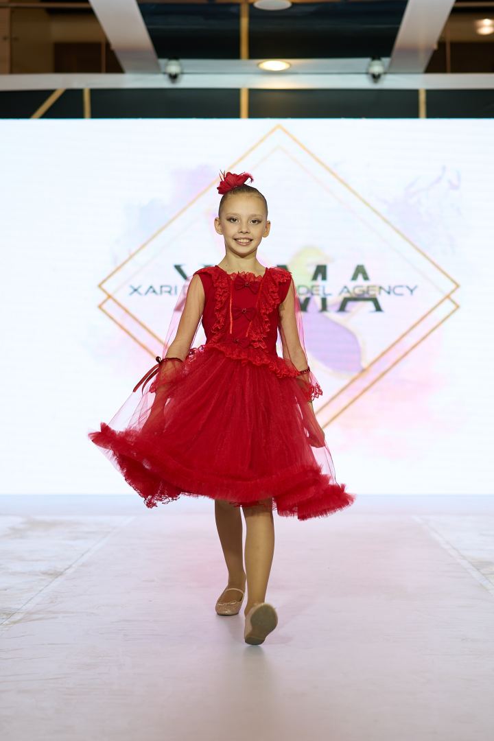 Azerbaijan Fashion Week 2022 – от одеяний кочевников и элегантных хиджабов до волшебной птицы Хумо (ФОТО)