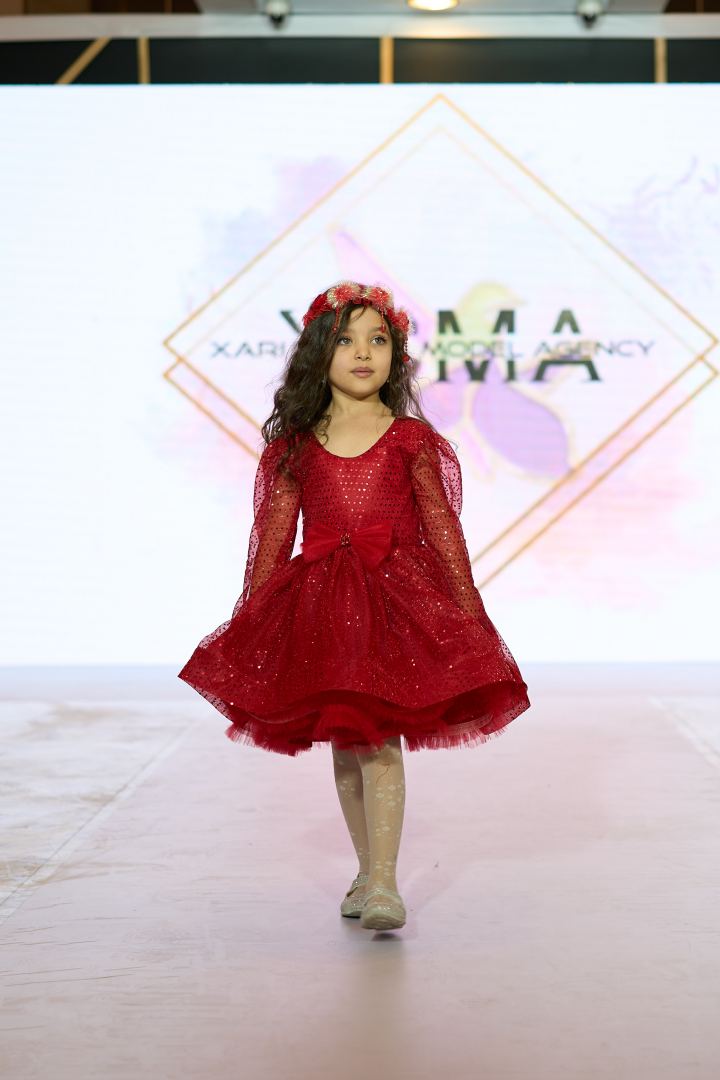 Azerbaijan Fashion Week 2022 – от одеяний кочевников и элегантных хиджабов до волшебной птицы Хумо (ФОТО)